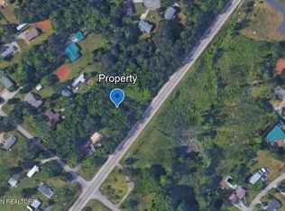 3006 Samples Rd, Louisville, TN 37777