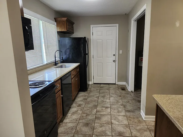 105 Alpine Dr — Photo 9