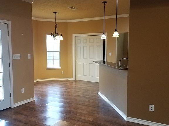 5th image of 122 Parkway Oaks Dr