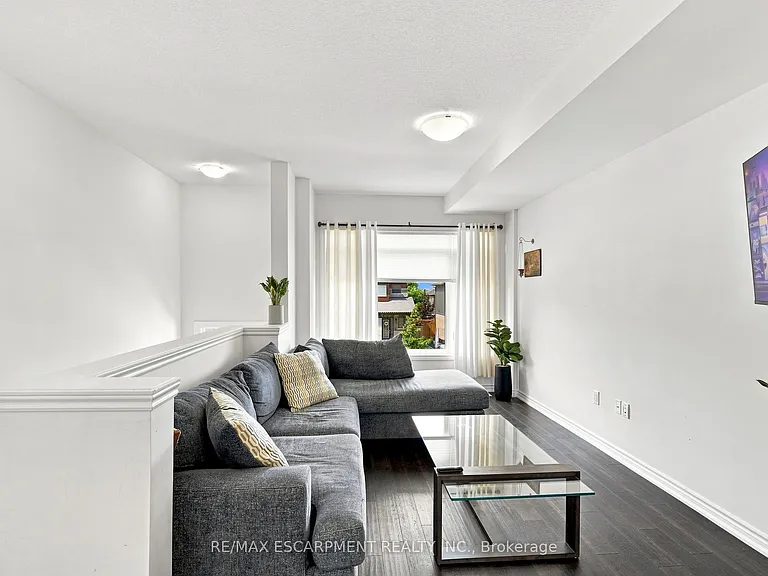 4870 Connor Dr — Photo 3