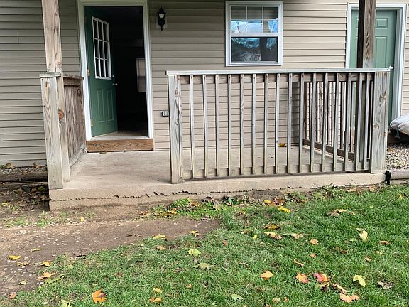 3rd image of 12 Ferry Blvd APT 2