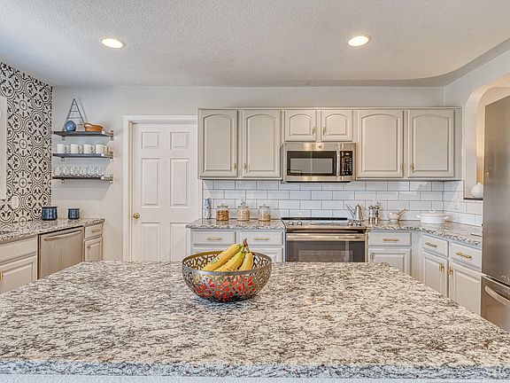 3rd image of 3431 N Oak Springs Ct