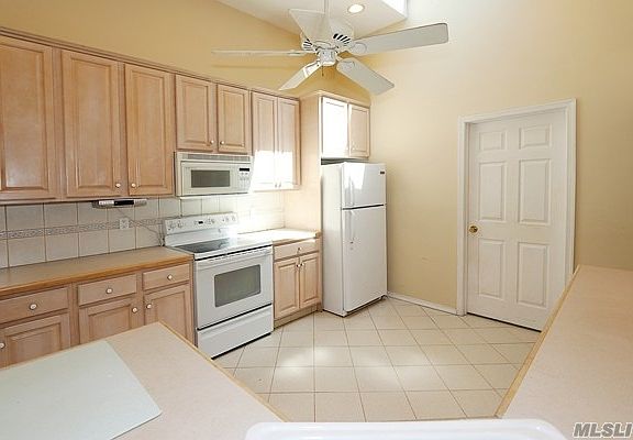 4th image of 11 Land Ln
