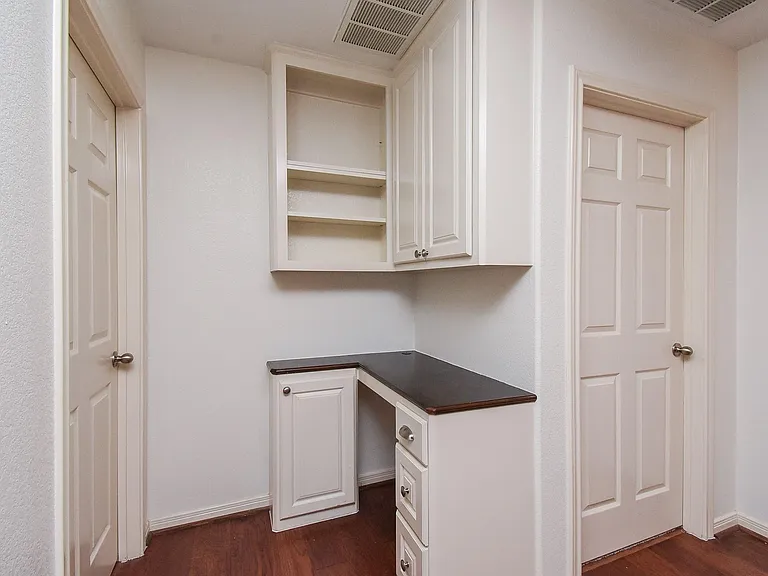 16915 Locust Springs Dr — Photo 31
