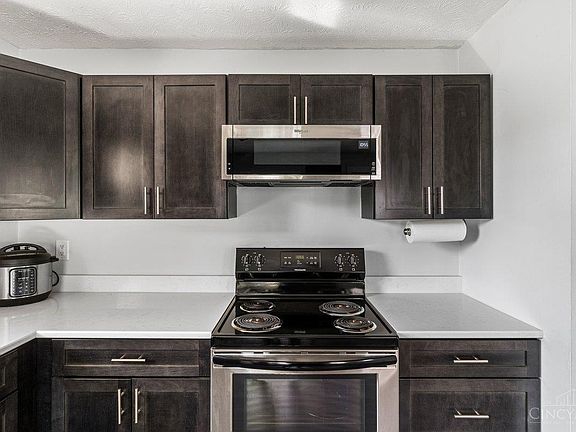 3rd image of 38 Applewood Dr