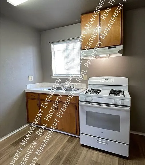 274 S Villa St #A — Photo 2