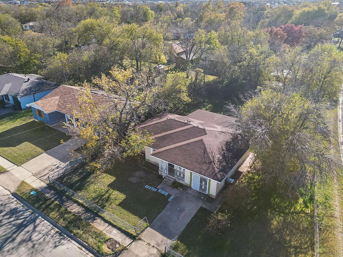 Building Photo - 1302 Metropolitan Dr #-