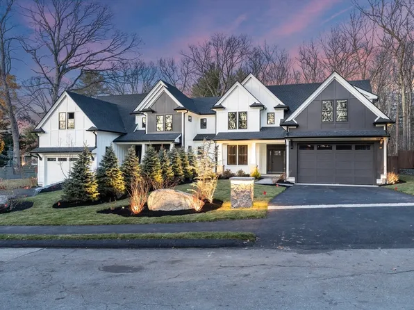 14 Robinson Dr #2, Bedford, MA 01730