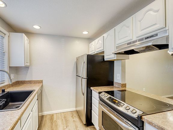 5th image of 14131 Admiralty Way APT B