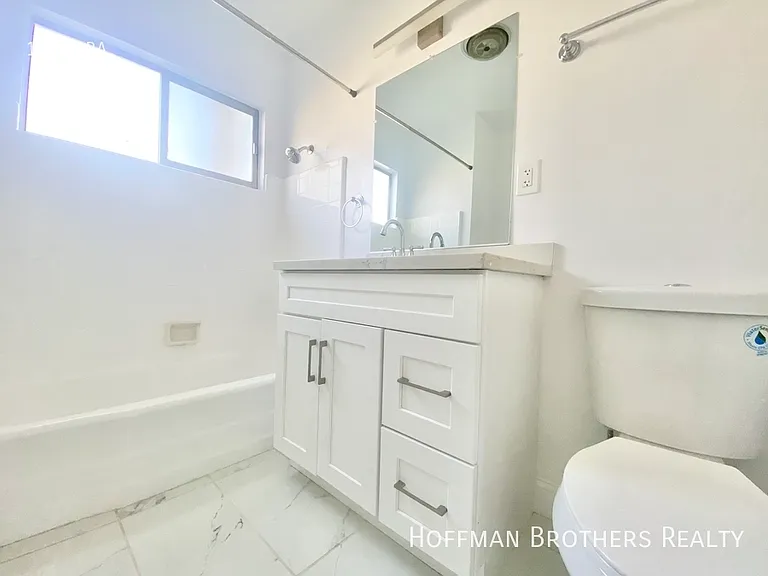 12410 Chandler Blvd — Photo 10