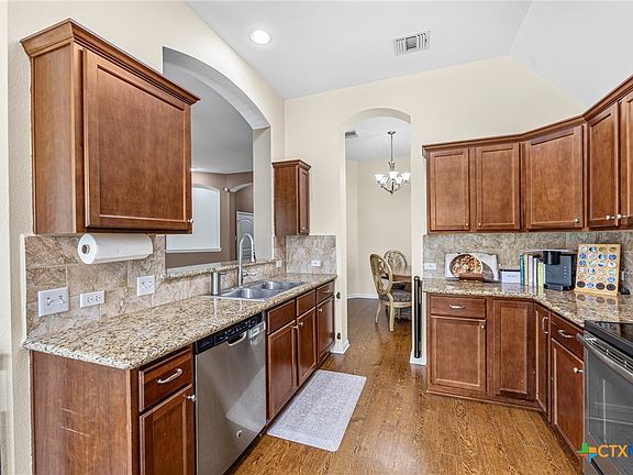5th image of 6406 Louise Ln