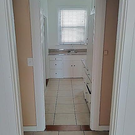 4th image of 4217 Rosewood Ave #1