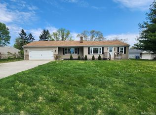 4760 Forest Ave, Waterford, MI 48328