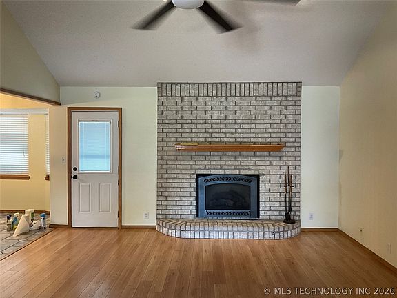 3rd image of 3209 Skylane Dr