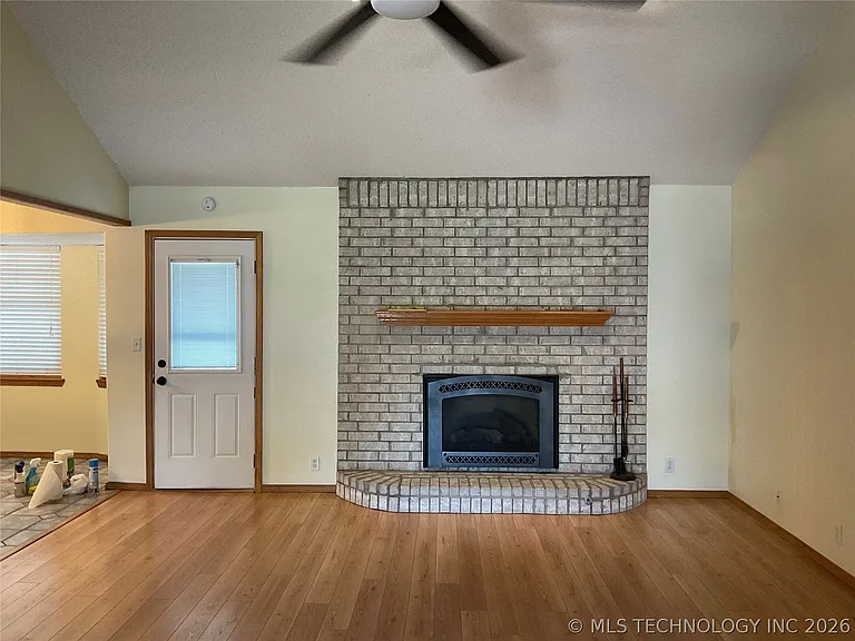 3209 Skylane Dr — Photo 3