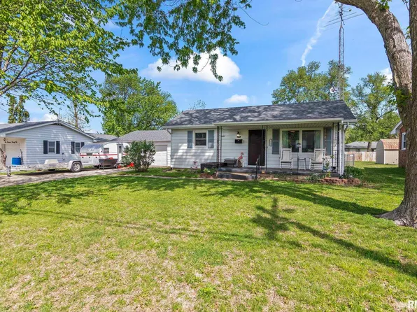 519 W Wright St, Virden, IL 62690
