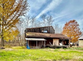 698 Shady Grove Ln, New Castle, PA 16105
