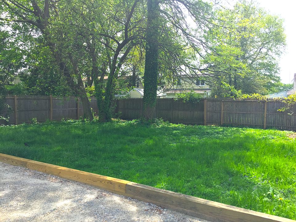 1st image of 209 E Park Pl