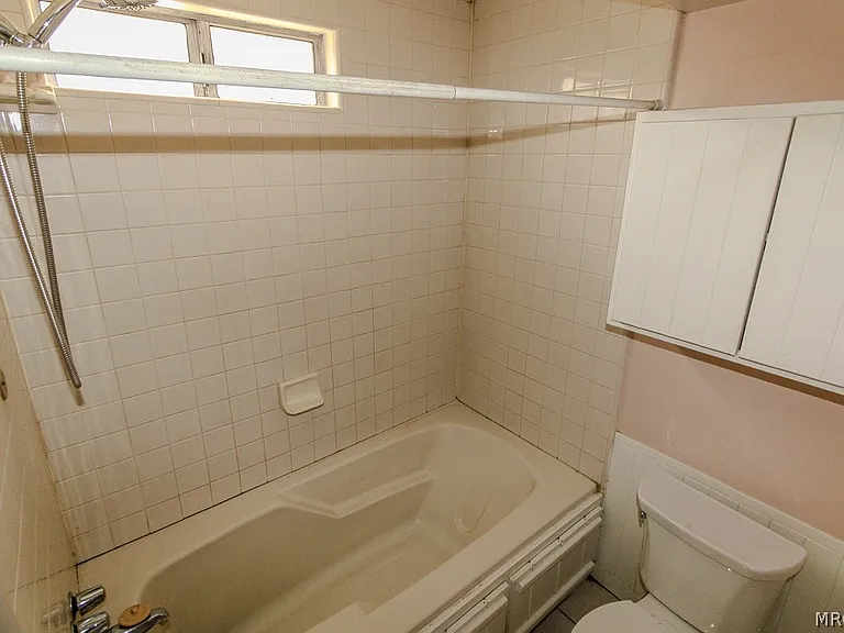870 Ash Ln — Photo 17