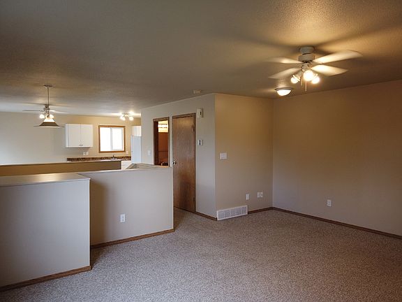 5th image of 9405 102nd Ave