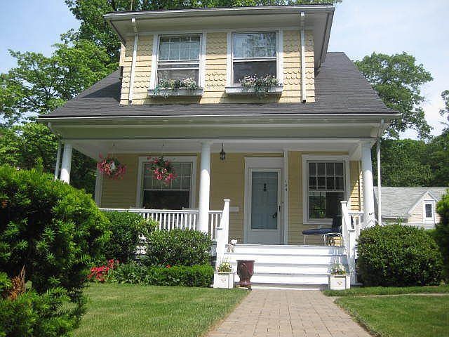 Victorian in Larchmont Woods