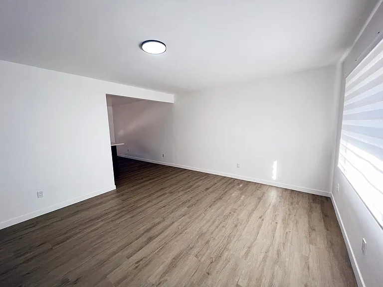 521-523 E Live Oak Ave — Photo 2