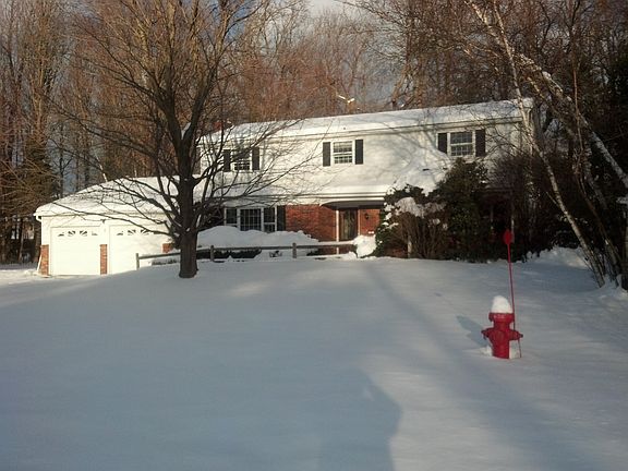 2nd image of 7 Castillion Ct
