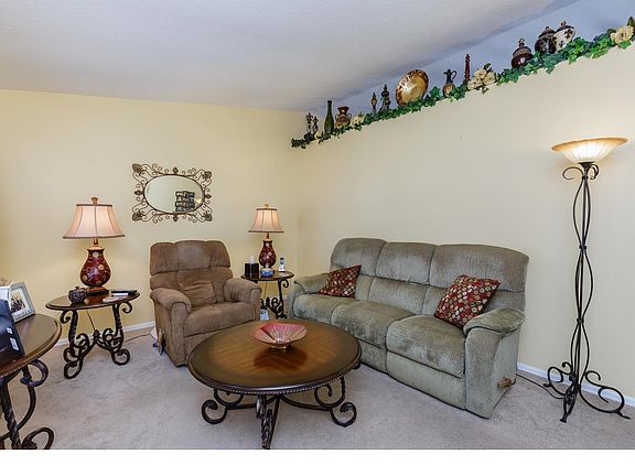 2nd image of 5222 Parkview Cir