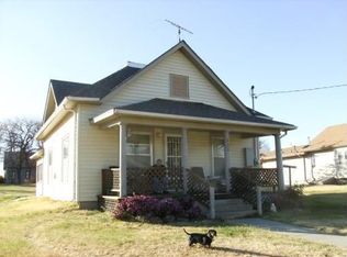 404 W 3rd St, Miltonvale, KS 67466
