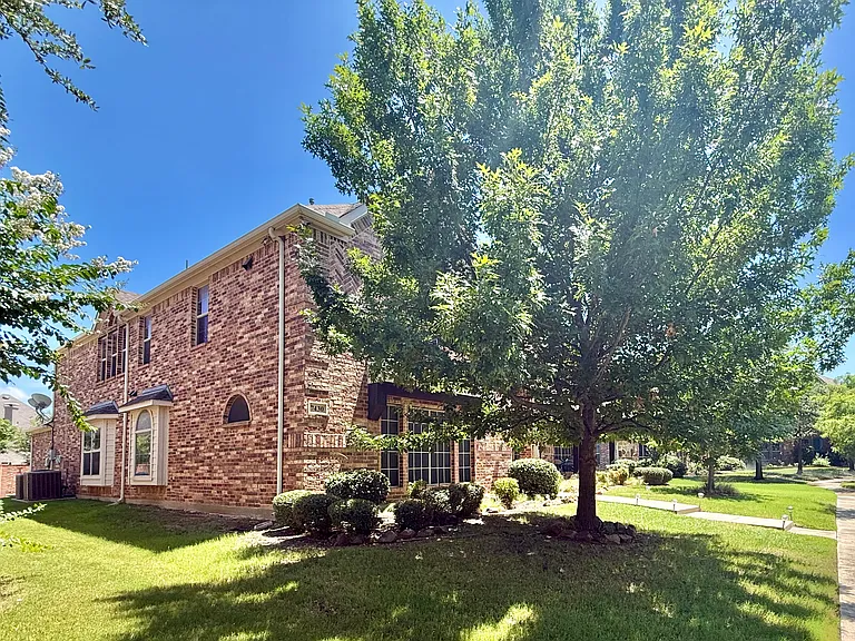 7430 Hidden Cove Ln — Photo 3