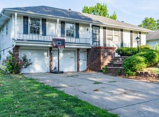 3709 Queen Ridge Dr, Independence, MO 64055