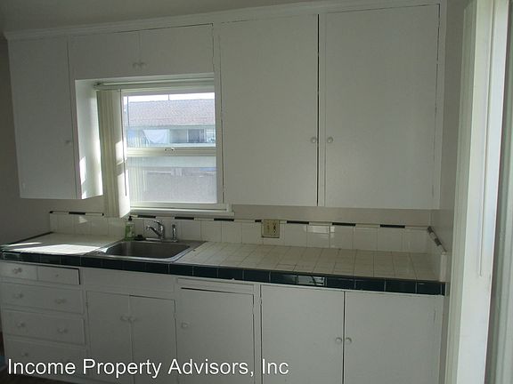 3rd image of 302 S Horne St APT C