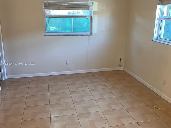 4th image of 4524 SW 54th St APT 502