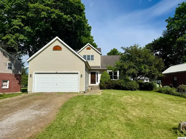14 Highland Dr, Mount Vernon, OH 43050