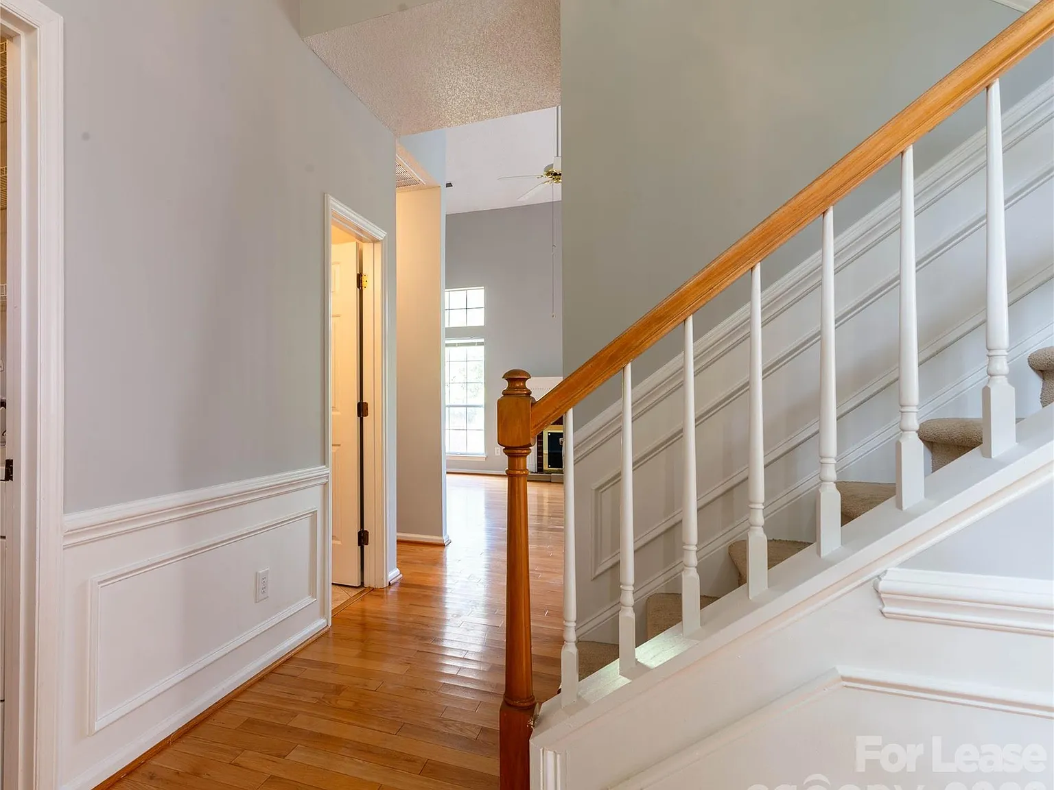 4 bed, 2.5 bath, 2122 sqft, $2,700 — Photo 3