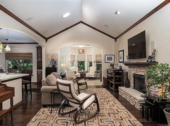 Great Room w/Gas Log Fireplace