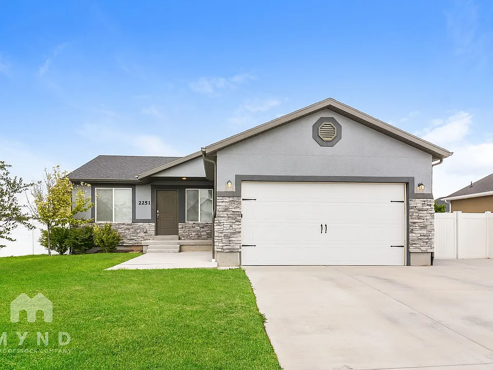 2251 E Maple Dr
