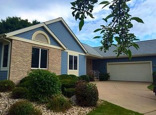 2879 Ascot Ct, Fitchburg, WI 53711
