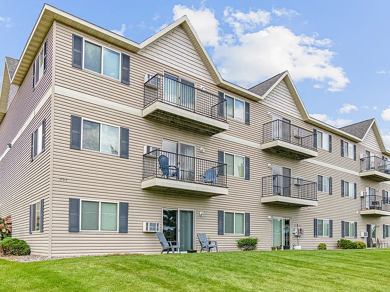 Rum River Apartments — Photo 6