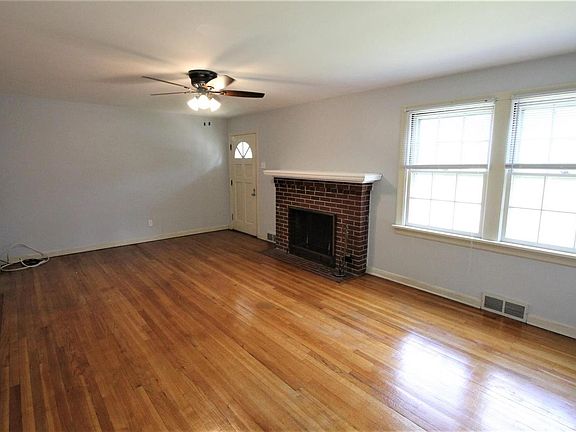 4th image of 1320 Washington St