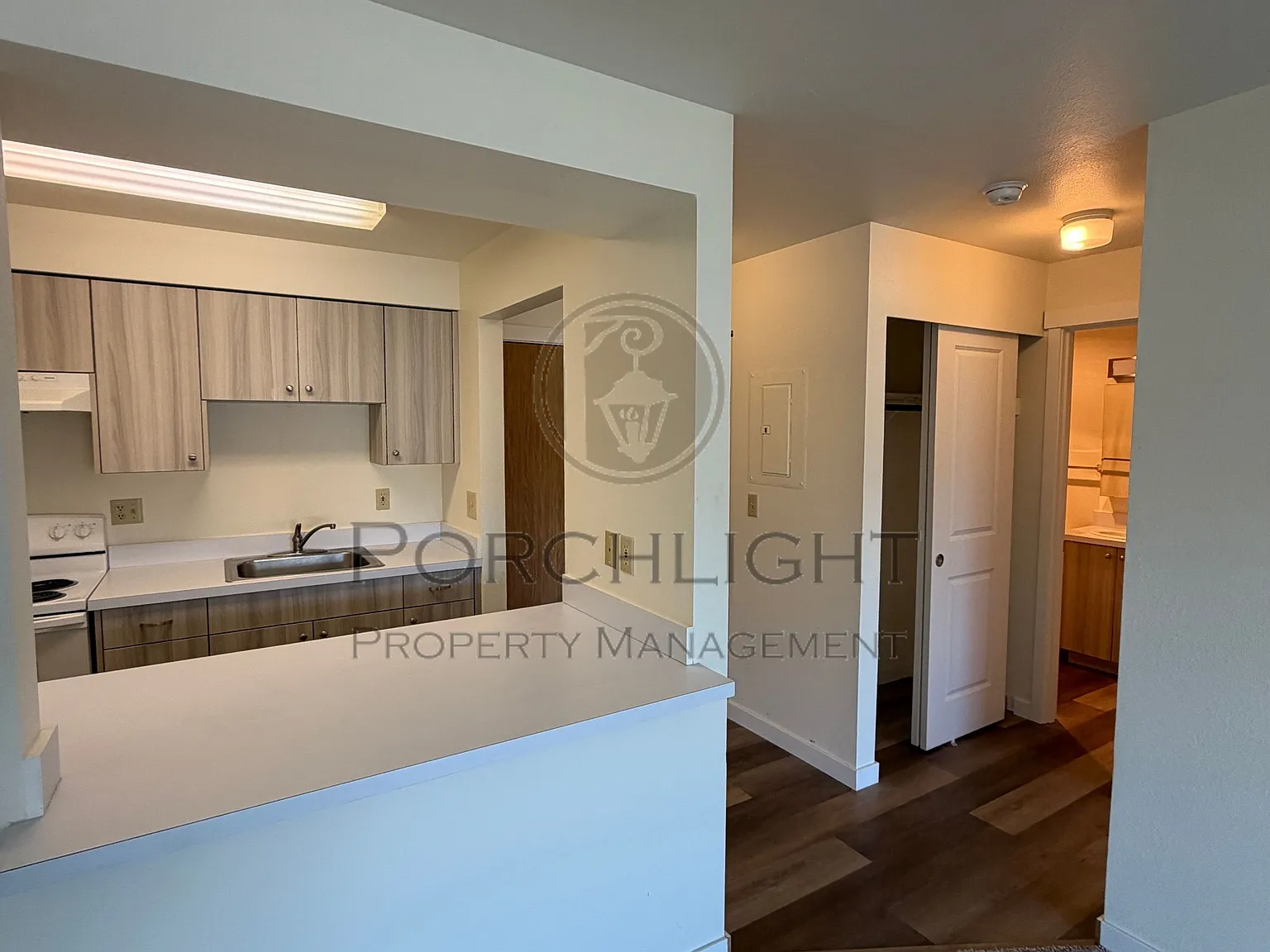BLAIR112 - 9 — Photo 3