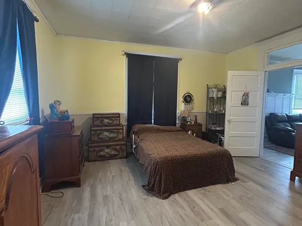 909 Gilmore St, Waycross, GA 31501