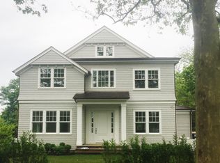 32 N Wooley St, Southampton, NY 11968