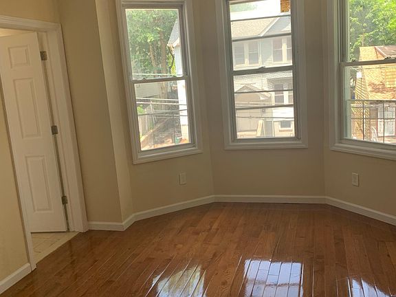 2nd image of 142 Abinger Pl Floor 2