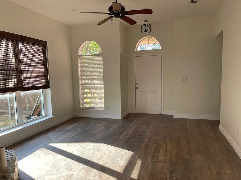 4618 Hunters Ridge Dr — Photo 4