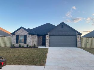 4310 W Wales Dr, Fayetteville, AR 72704