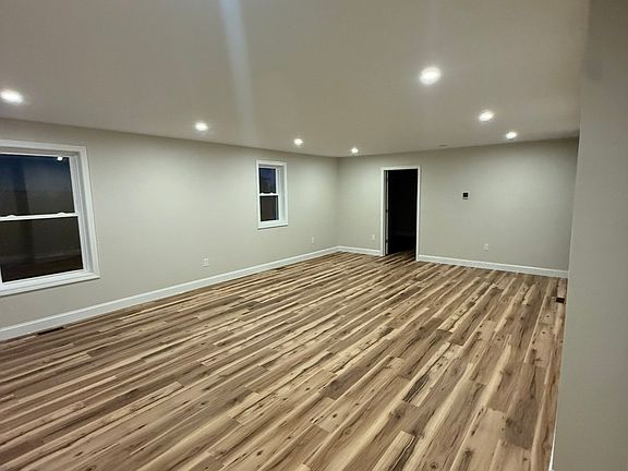 5th image of 386-388 Locust St #2W