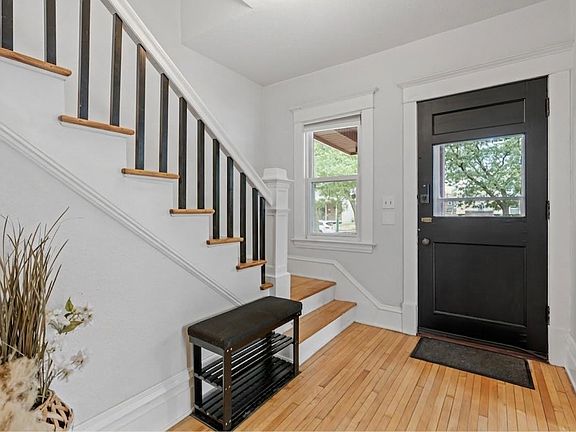5th image of 1176 14th Ave SE