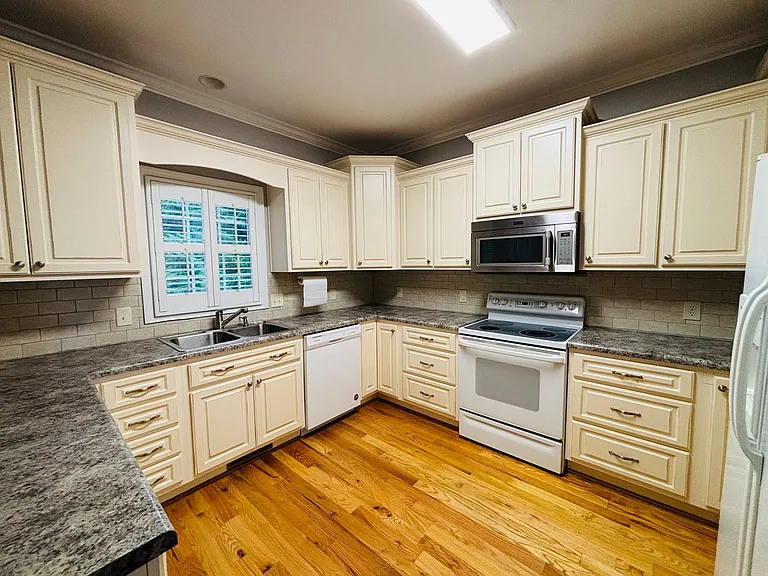1104 Caldwell Dr — Photo 19