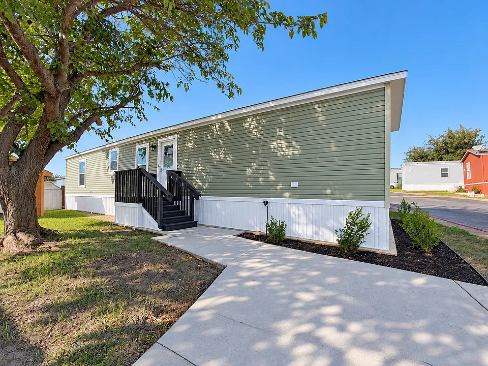 709 N Collins Fwy #124